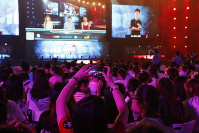 她以微弱的 她以微弱的